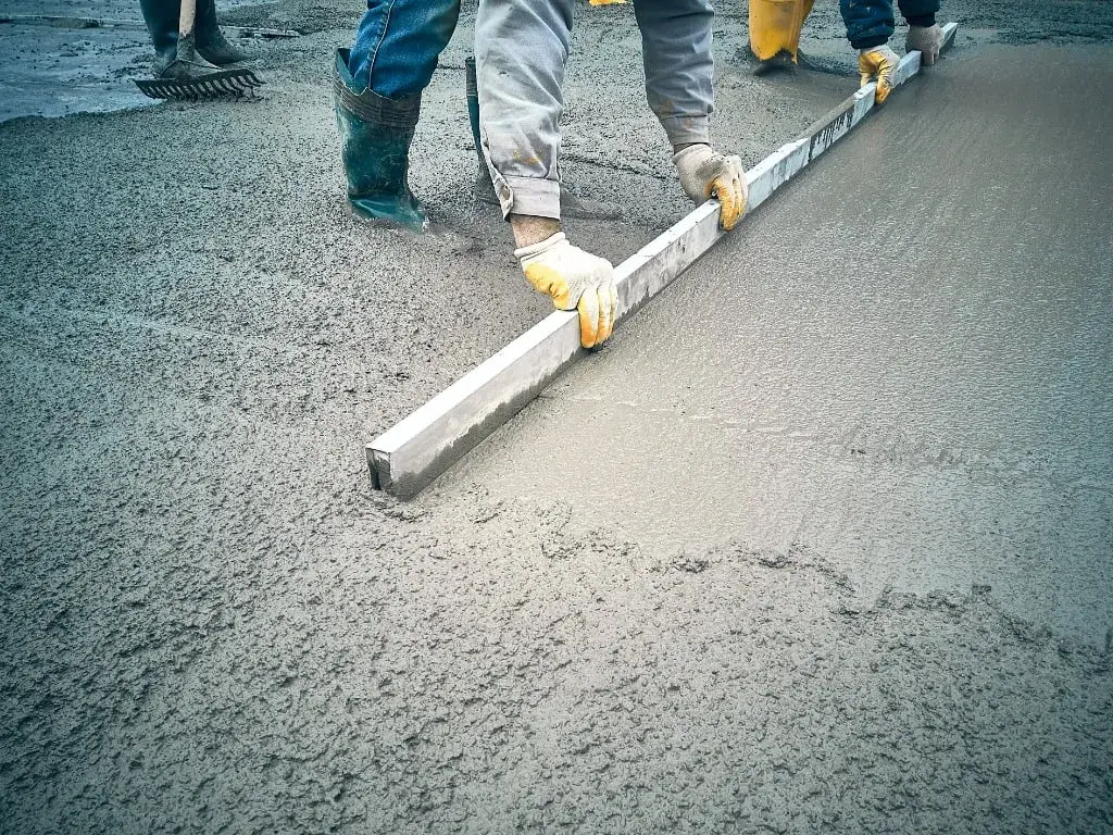 Jaki beton na posadzkę w garażu? Wybierz idealny do swoich potrzeb!