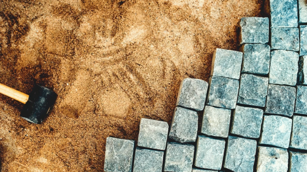 Jaki cement pod kostkę? Postaw na trwałą i stabilną nawierzchnię!