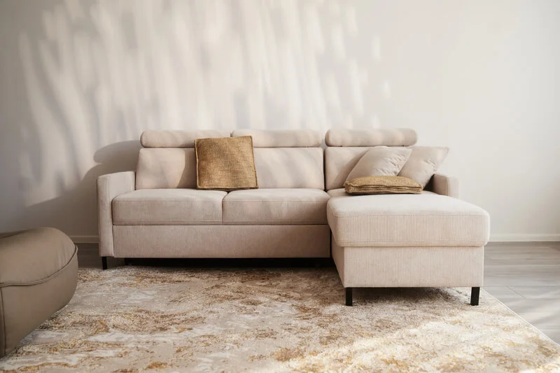 Jaki dywan do beżowej kanapy? Kompletny przewodnik po kolorach, wzorach i materiałach