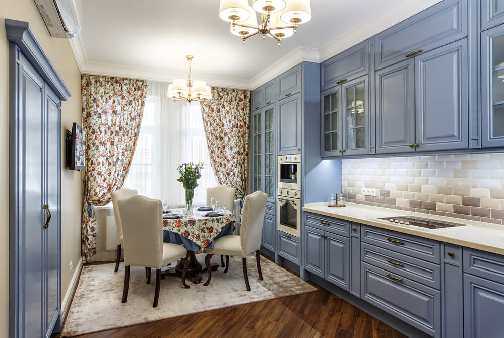 Jaki karnisz do kuchni? Praktyczny przewodnik po wyborze i montażu