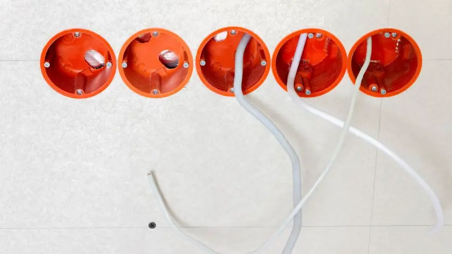 Jakie puszki do gniazdek? Kompletny przewodnik po puszkach instalacyjnych