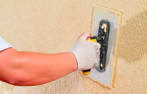 Jakie tynki wybrać? Przewodnik po tynkach wewnętrznych i ich zastosowaniach