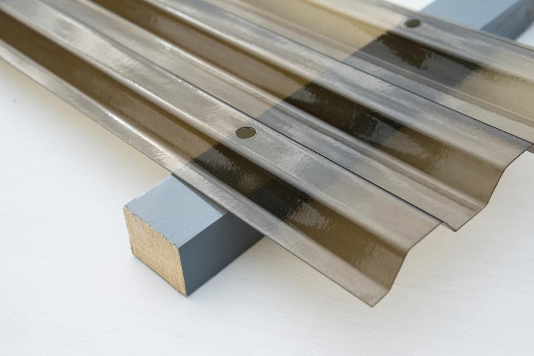 Jakie wkręty do poliwęglanu komorowego? Kompletny przewodnik po wyborze i montażu