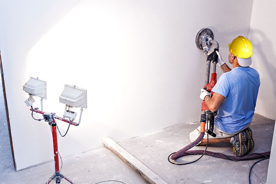 Jakim papierem szlifować gładź? Kompletny przewodnik po gradacjach i narzędziach