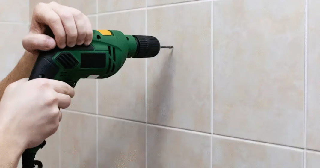 Jakim wiertłem wiercić w płytkach? Poradnik od wyboru wiertła po technikę